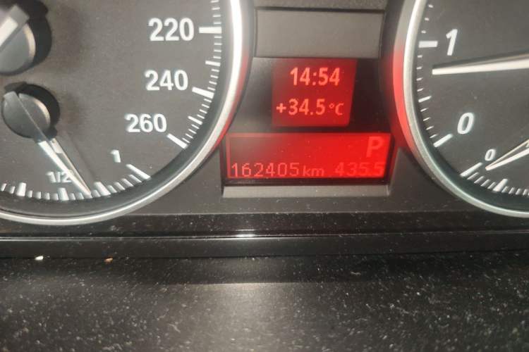 Used BMW X1 2014 sDrive18i Fashion Model Odometer Close Up