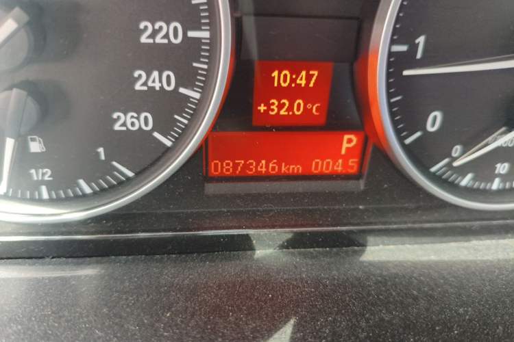 Used BMW X1 2014 sDrive18i Fashion Model Odometer Close Up