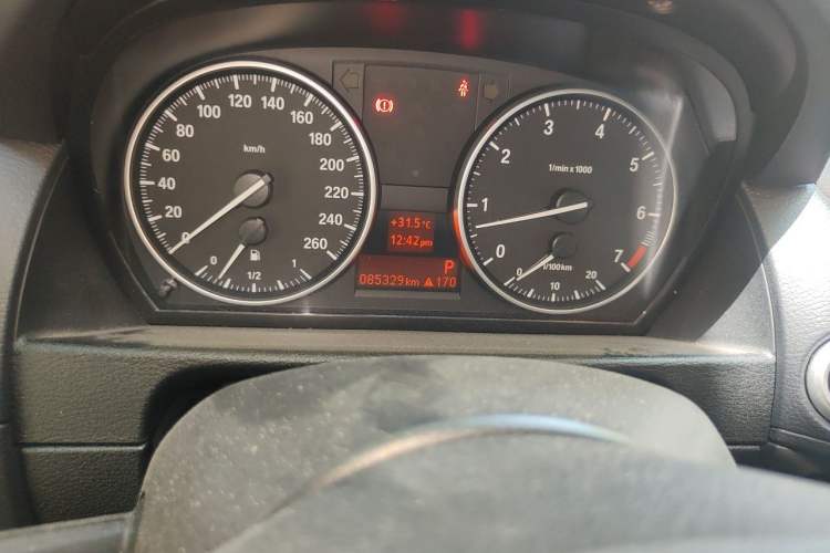 Used BMW X1 2014 sDrive18i Fashion Model Odometer Close Up