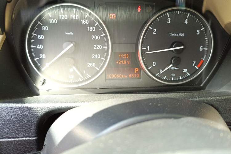 Used BMW X1 2014 sDrive18i Leading Model Odometer Close Up
