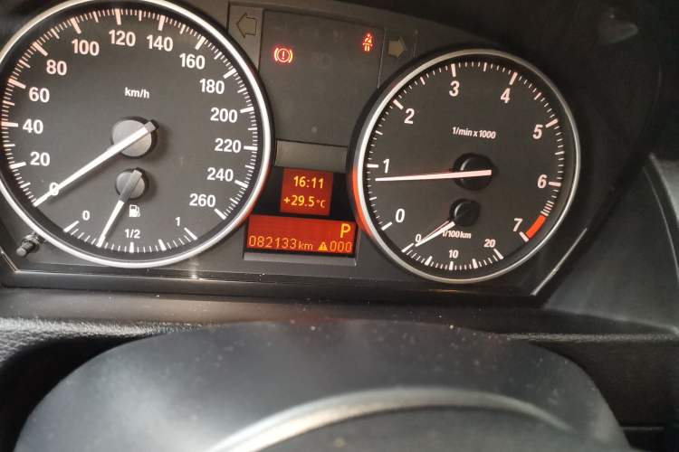 Used BMW X1 2014 sDrive18i Fashion Model Odometer Close Up