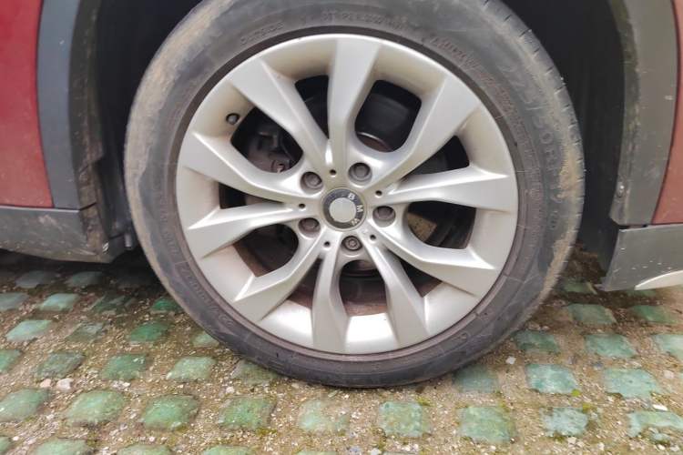 Used BMW X1 2014 sDrive18i Fashion Model Right Front Wheel Hub