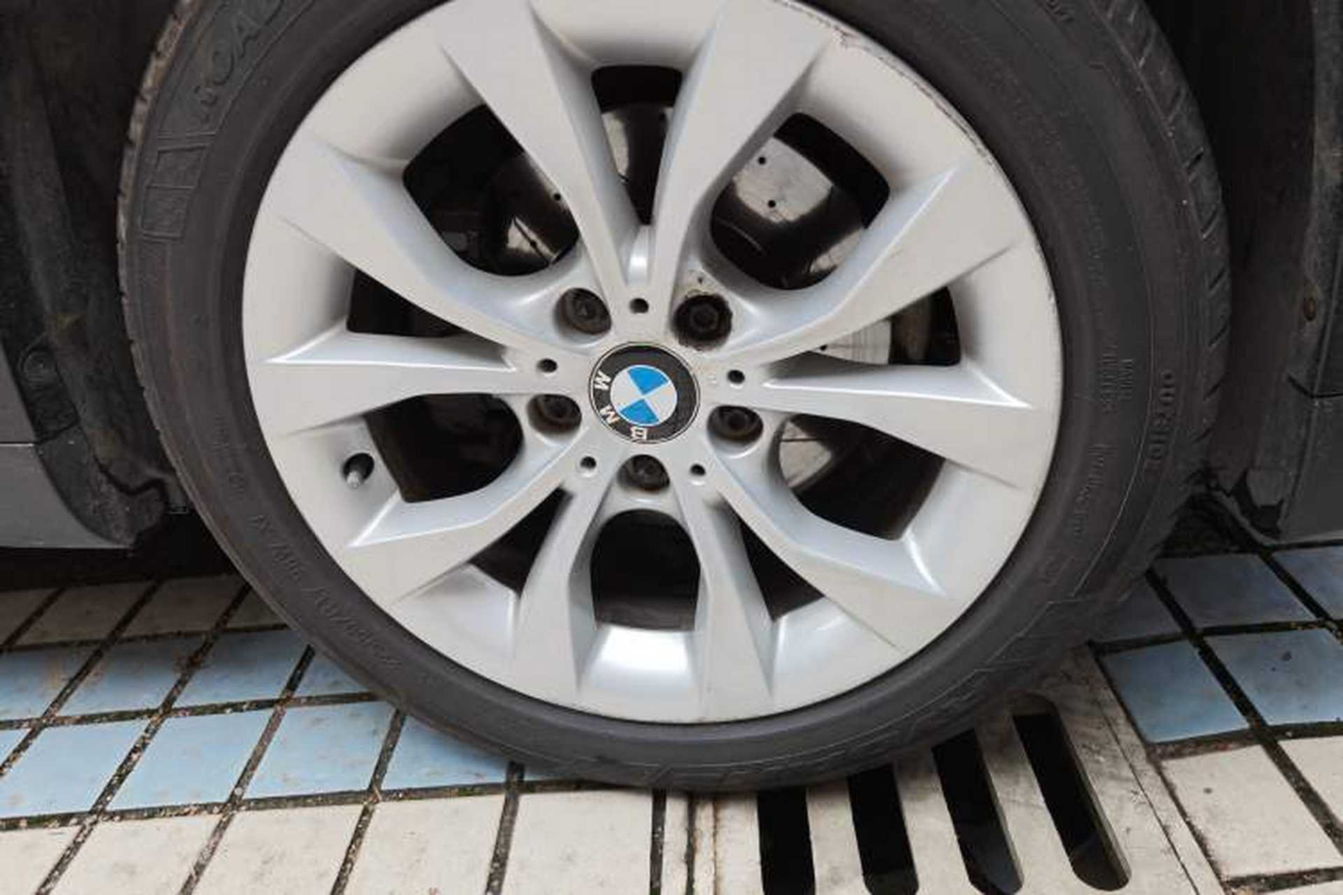 Used BMW X1 2014 sDrive18i Fashion Model Right Front Wheel Hub