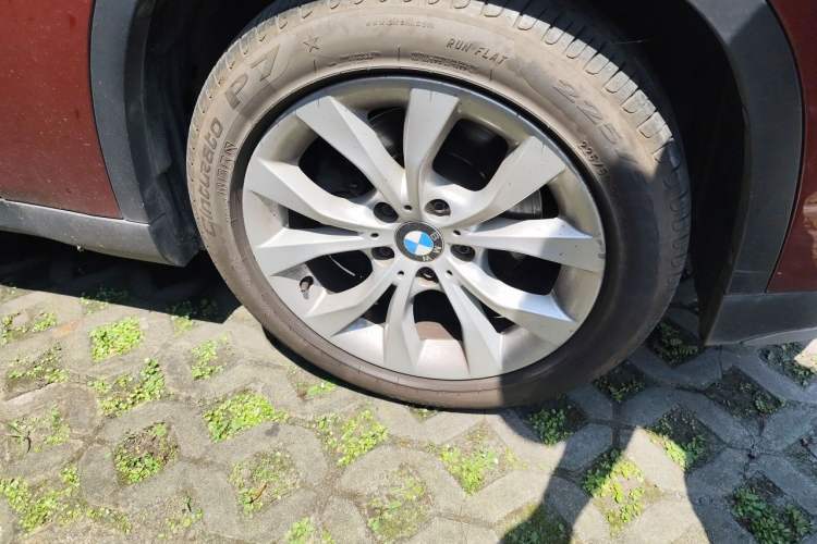 Used BMW X1 2014 sDrive18i Fashion Model Right Front Wheel Hub
