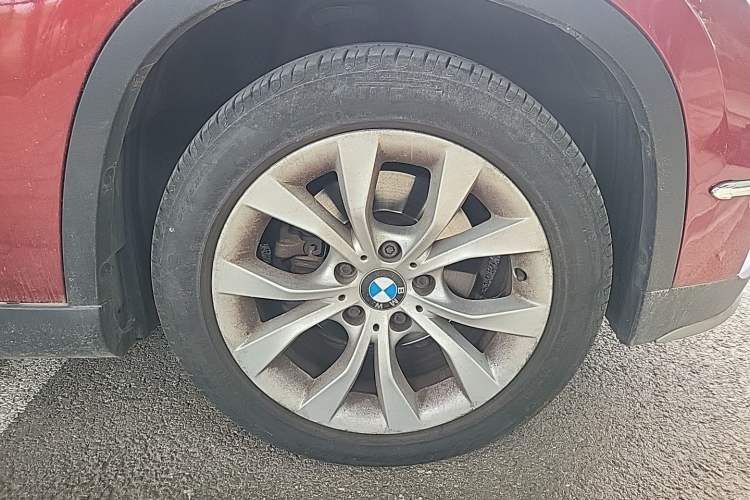 Used BMW X1 2014 sDrive18i Fashion Model Right Front Wheel Hub