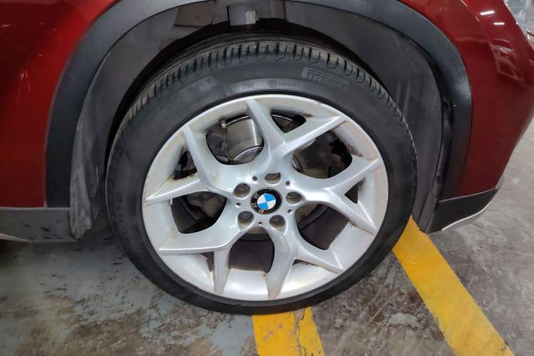 Used BMW X1 2014 xDrive20i X Design Package Right Front Wheel Hub