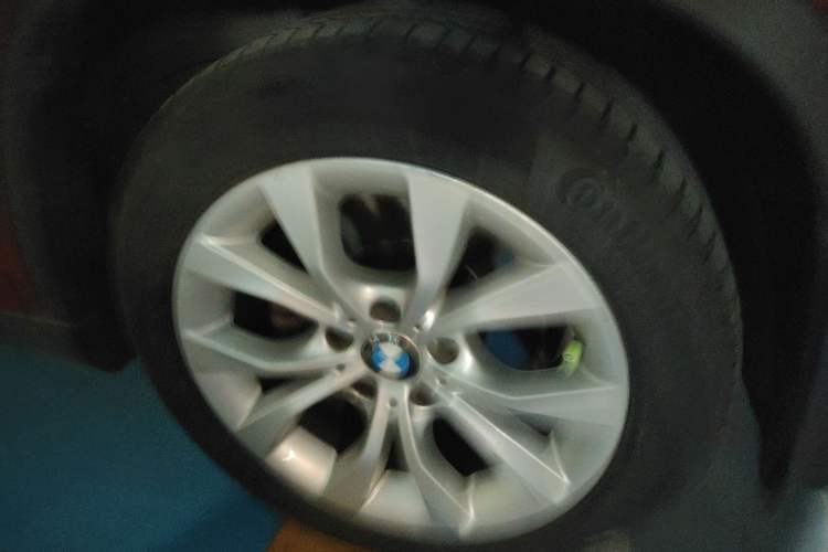 Used BMW X1 2014 sDrive18i Fashion Model Right Front Wheel Hub