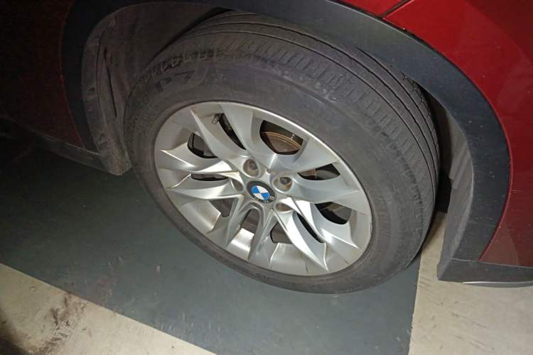 Used BMW X1 2014 sDrive18i Leading Model Right Front Wheel Hub
