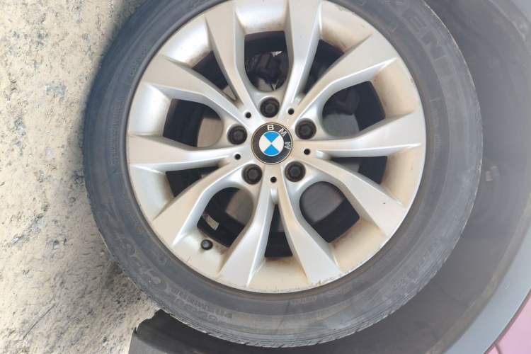 Used BMW X1 2014 sDrive18i Fashion Model Right Front Wheel Hub