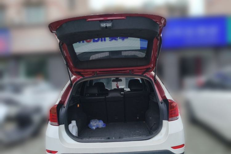 Used BMW X1 2014 sDrive18i Fashion Model Trunk