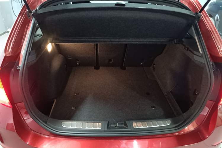 Used BMW X1 2014 sDrive18i Fashion Model Trunk
