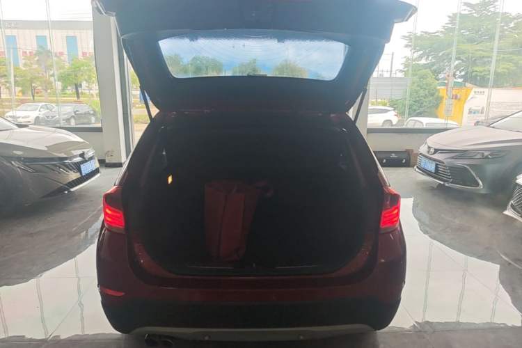 Used BMW X1 2014 sDrive18i Fashion Model Trunk