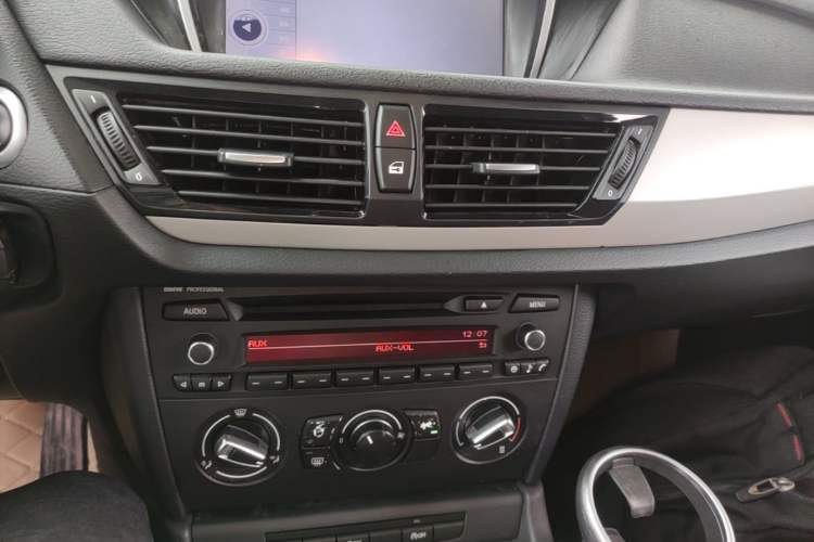 Used BMW X1 2014 sDrive18i Fashion Model Audio And AC Panel