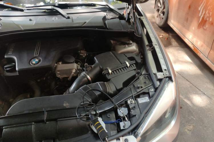 Used BMW X1 2014 sDrive18i Fashion Model Engine Bay Left