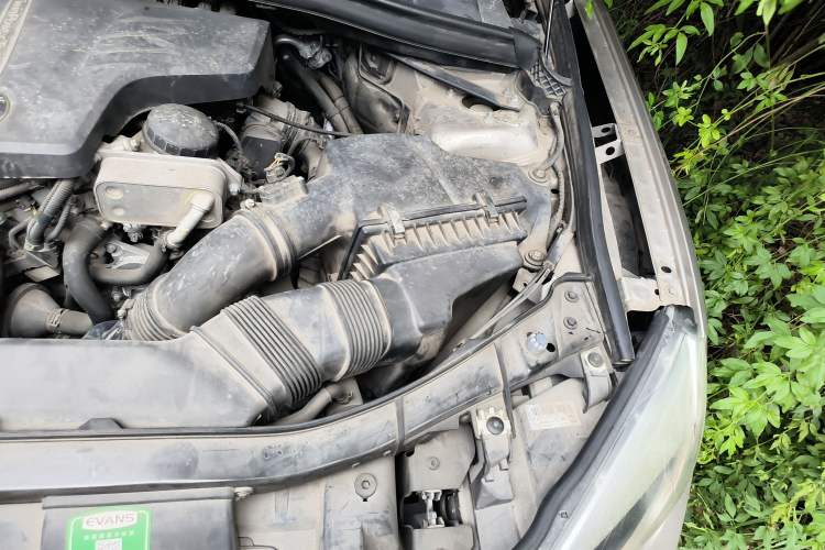 Used BMW X1 2014 sDrive18i manual model Engine Bay Left
