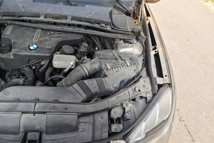 Used BMW X1 2014 sDrive18i Fashion Model Engine Bay Left