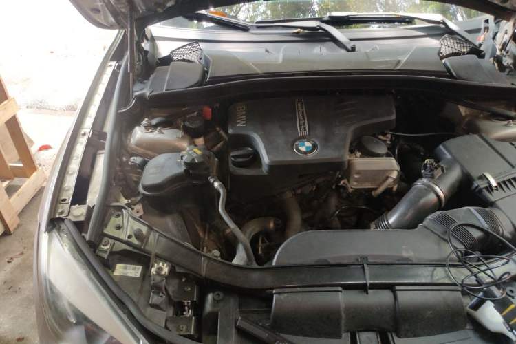 Used BMW X1 2014 sDrive18i Fashion Model Engine Bay Right