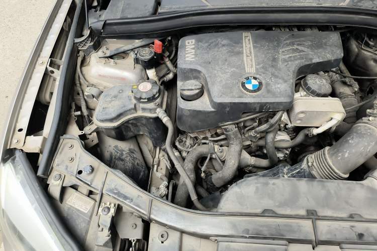 Used BMW X1 2014 sDrive18i manual model Engine Bay Right