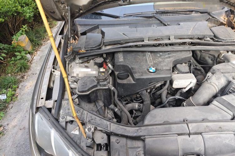 Used BMW X1 2014 sDrive18i Fashion Model Engine Bay Right