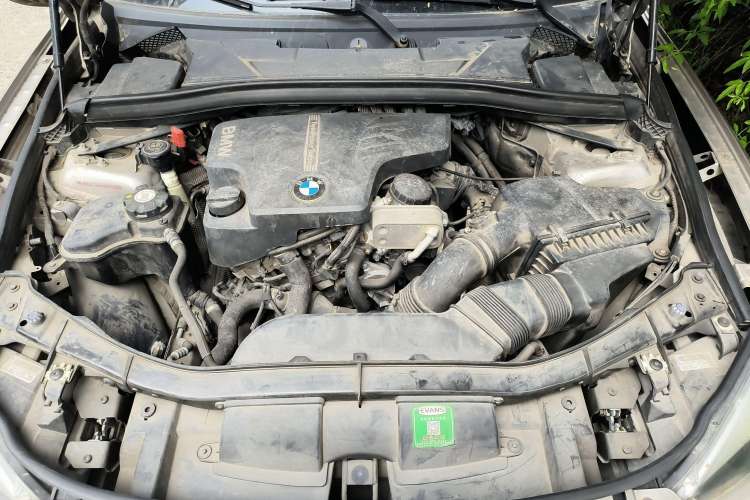 Used BMW X1 2014 sDrive18i manual model Engine Bay