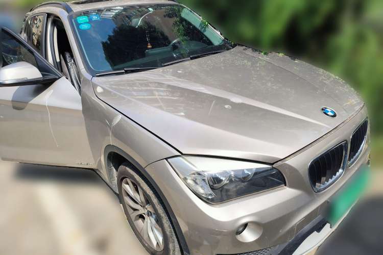 Used BMW X1 2014 sDrive18i manual model Front Right 45 Deg