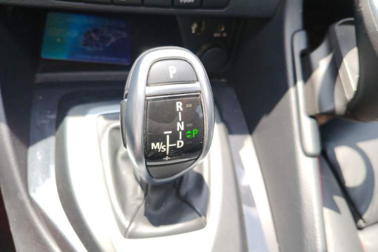 Used BMW X1 2014 sDrive18i Sports Design Package Gear Lever