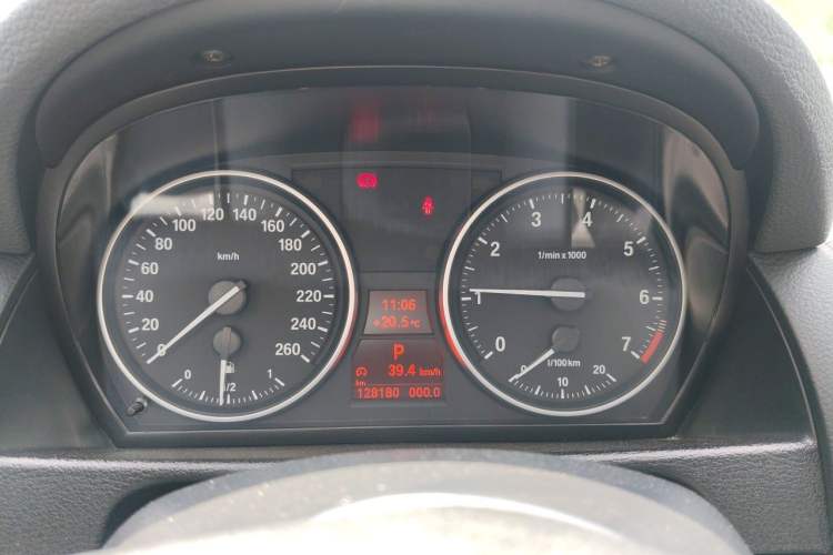Used BMW X1 2014 sDrive18i Sports Design Package Instrument Cluster