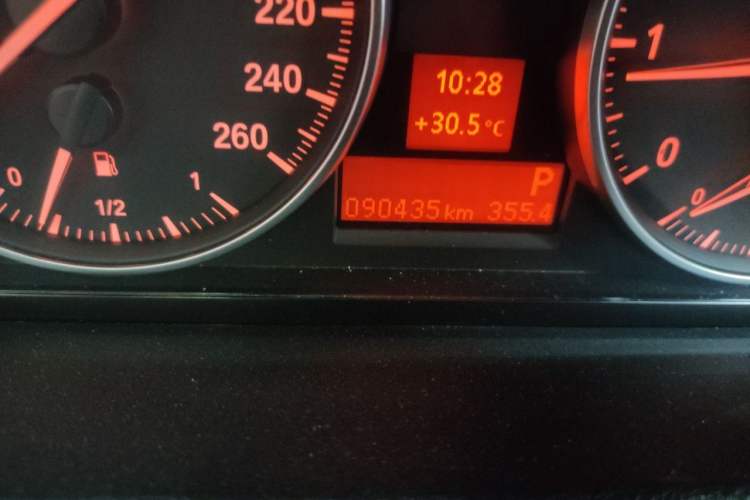 Used BMW X1 2014 sDrive18i Fashion Model Odometer Close Up
