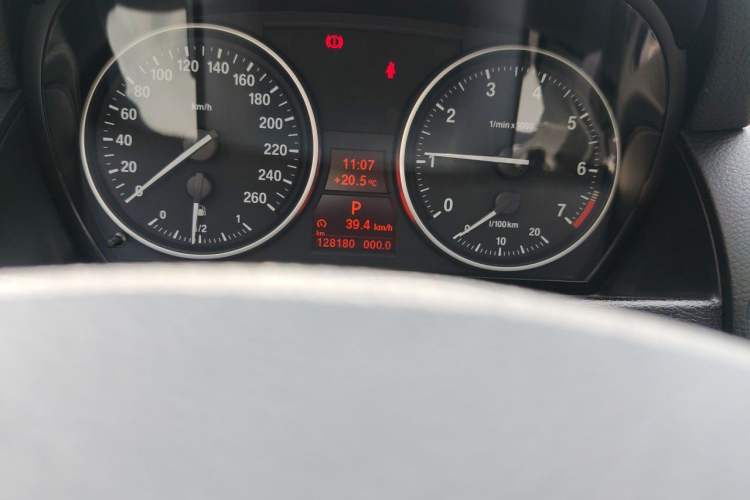 Used BMW X1 2014 sDrive18i Sports Design Package Odometer Close Up