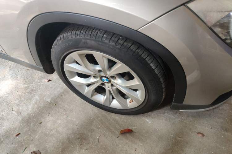 Used BMW X1 2014 sDrive18i Fashion Model Right Front Wheel Hub