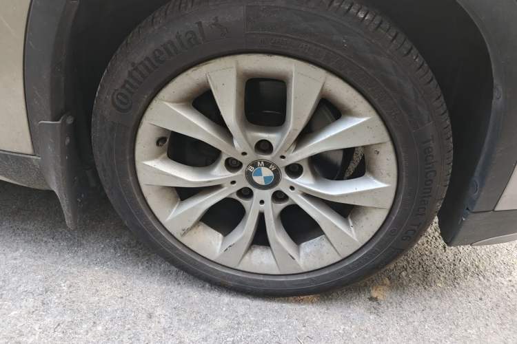 Used BMW X1 2014 sDrive18i Fashion Model Right Front Wheel Hub