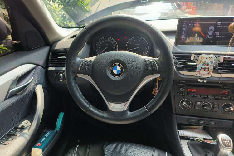 Used BMW X1 2014 sDrive18i manual model Steering Wheel