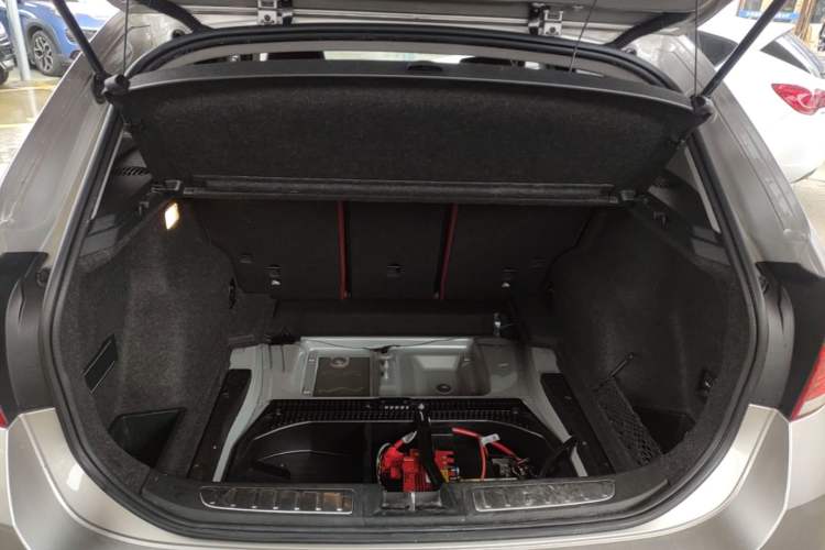 Used BMW X1 2014 sDrive18i Fashion Model Trunk