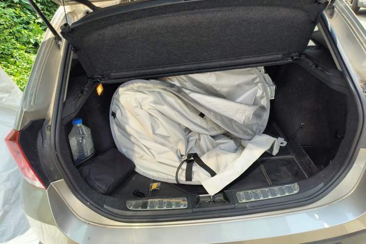 Used BMW X1 2014 sDrive18i manual model Trunk