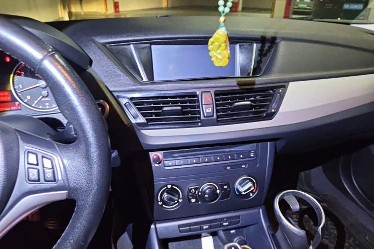 Used BMW X1 2014 sDrive18i Fashion Model Audio And AC Panel