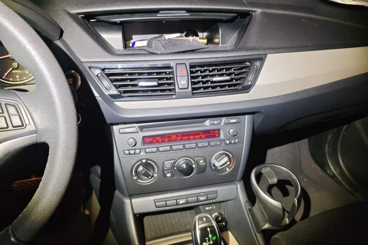 Used BMW X1 2014 sDrive18i Fashion Model Audio And AC Panel
