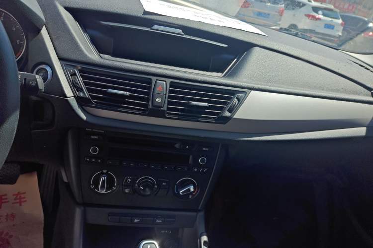 Used BMW X1 2014 sDrive18i Fashion Model Audio And AC Panel