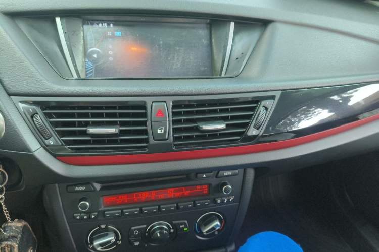 Used BMW X1 2014 sDrive18i Fashion Model Audio And AC Panel