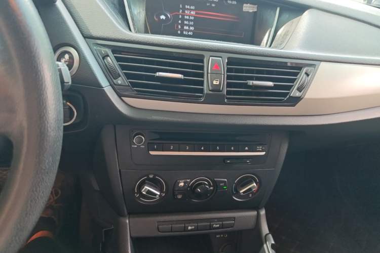 Used BMW X1 2014 sDrive18i Fashion Model Audio And AC Panel