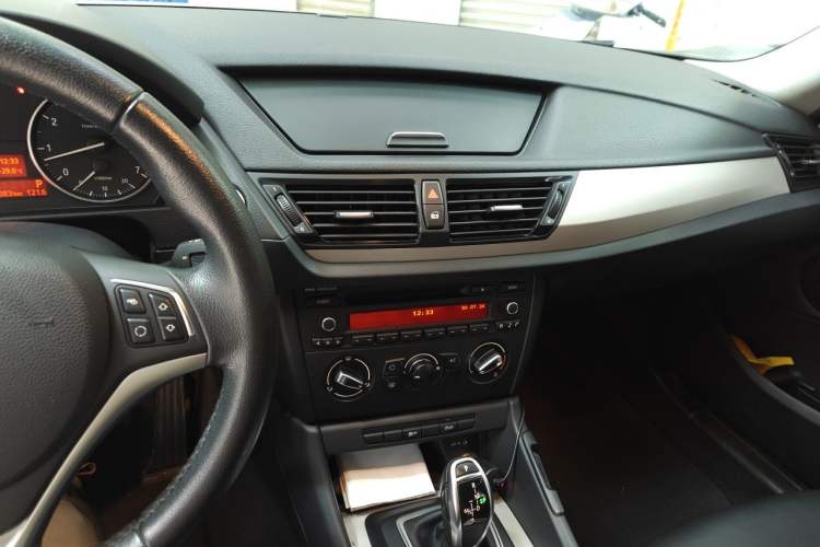 Used BMW X1 2014 sDrive18i Fashion Model Audio And AC Panel