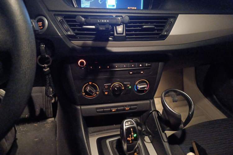 Used BMW X1 2014 sDrive18i Fashion Model Audio And AC Panel