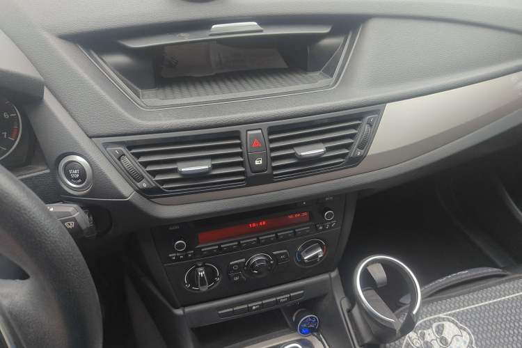 Used BMW X1 2014 sDrive18i Fashion Model Audio And AC Panel