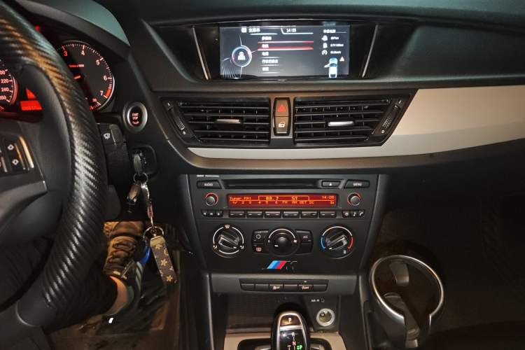 Used BMW X1 2014 sDrive18i Fashion Model Audio And AC Panel