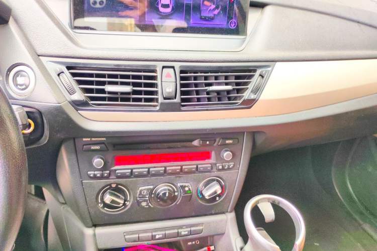 Used BMW X1 2014 sDrive18i Fashion Model Audio And AC Panel