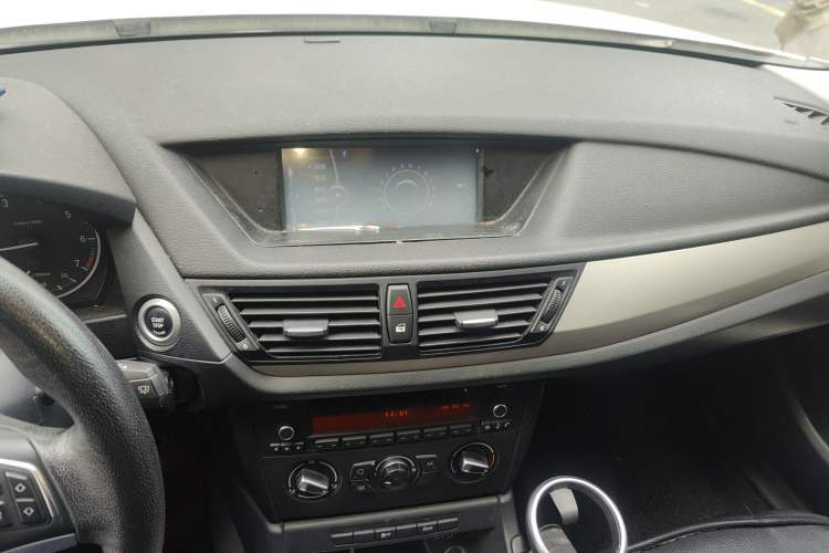 Used BMW X1 2014 sDrive18i Fashion Model Audio And AC Panel