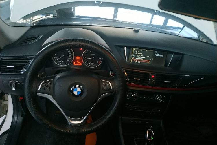 Used BMW X1 2014 sDrive18i Leading Model Center Console