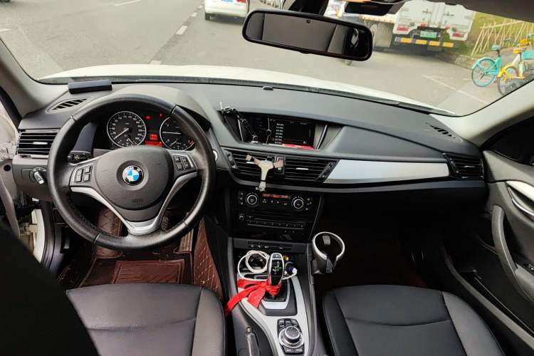 Used BMW X1 2014 sDrive18i Leading Model Center Console