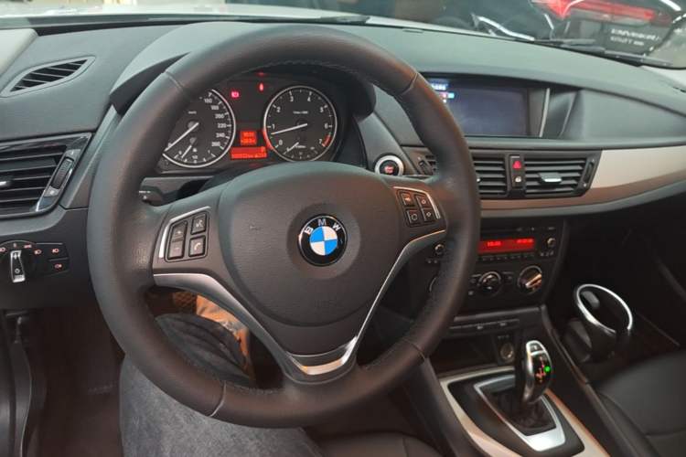Used BMW X1 2014 sDrive18i Fashion Model Center Console