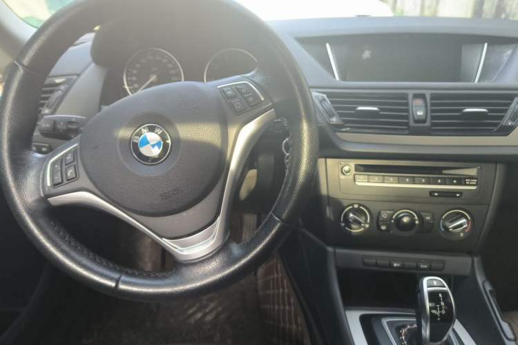 Used BMW X1 2014 sDrive18i Leading Model Center Console