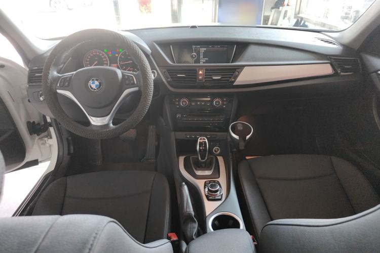 Used BMW X1 2014 sDrive18i Leading Model Center Console